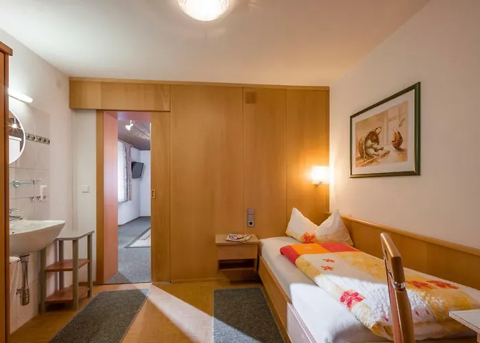 ゲストハウス Haus Bergfriede マイヤーホーフェン